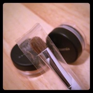 Bare Minerals Wet/Dry Shadow Brush